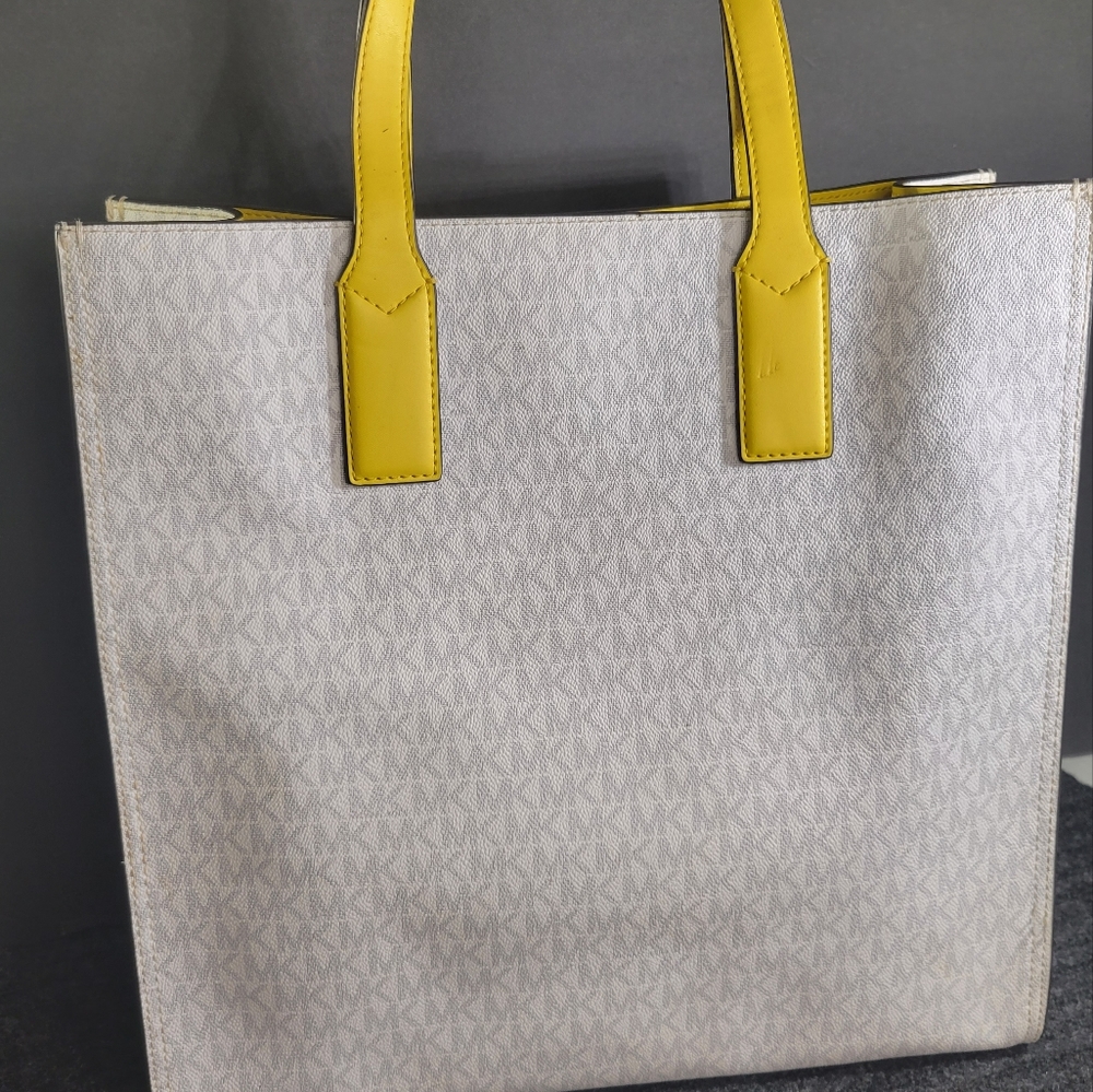 Michael Kors Kenly Large Signature Logo Tape Tote Bag - Picture 4 of 11